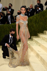 Kendall Jenner - MET Gala 2021: In America. A Lexicon Of Fashion 09/13/2021 фото №1310984