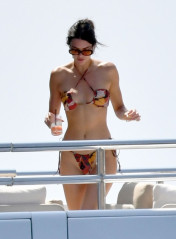 Kendall Jenner - Capri 08/24/2021 фото №1307585
