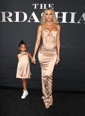 Khloé Kardashian - 'The Kardashians' Los Angeles Premiere 04/07/2022 фото №1406200