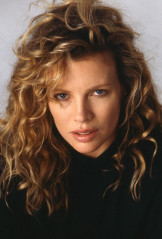 Kim Basinger - Photoshoot 1987 фото №1106178