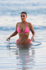 Kim Kardashian is seen in Cabo San Lucas, Mexico | 23.08.2020 фото №1272631