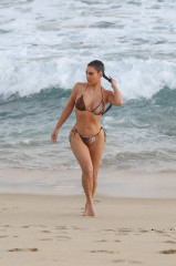 Kim Kardashian is seen in Malibu, California | 26.08.2020 фото №1272164