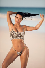 Kim Kardashian - Skims Swimwear Collection, Los Angeles 02/17/2025 фото №1413331