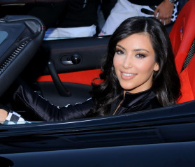 Kim Kardashian фото №180143