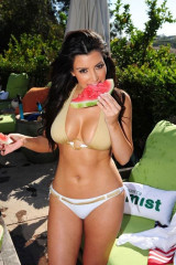 Kim Kardashian фото №179352