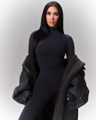 Kim Kardashian – for WWD Magazine December 2024 фото №1409052