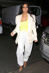 Kim Kardashian – Leaving a restaurant in Hollywood фото №1114842