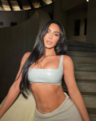 Kim Kardashian - Skims promos 2023 фото №1383313