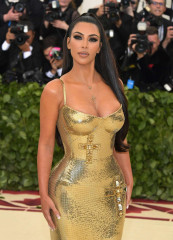 Kim Kardashian – 2018 MET Costume Institute Gala in NYC фото №1068377