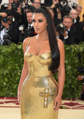 Kim Kardashian – 2018 MET Costume Institute Gala in NYC фото №1068373