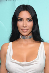 Kim Kardashian – 2018 Tiffany Blue Book Collection: The Four Seasons of Tiffany  фото №1107881