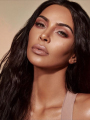 Kim Kardashian – KKW Beauty Classic Collection 2018 фото №1089426