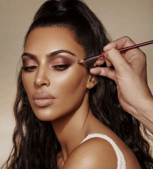 Kim Kardashian – KKW Beauty Classic Collection 2018 фото №1089423