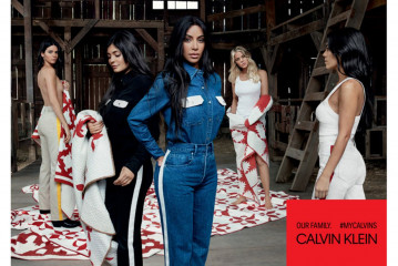 Kourtney, Kim & Khloe Kardashian and Kendall & Kylie Jenner – Calvin Klein 2018  фото №1034845