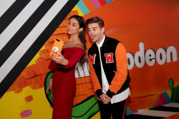 Kira Kosarin – 2018 Nickelodeon Kids’ Choice Awards фото №1056578
