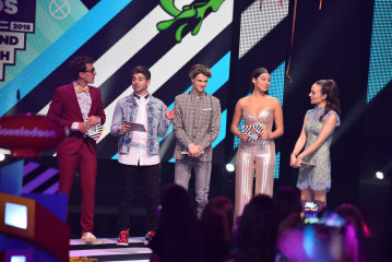 Kira Kosarin – Nickelodeon Kids Choice Awards 2018 in Rust фото №1060521