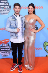 Kira Kosarin – Nickelodeon Kids Choice Awards 2018 in Rust фото №1060518