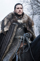 Kit Harington - Game Of Thrones (2019) 8x01 'Winterfell' фото №1272550