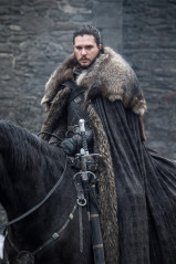 Kit Harington - Game Of Thrones (2019) 8x01 'Winterfell' фото №1272557
