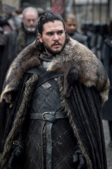 Kit Harington - Game Of Thrones (2019) 8x01 'Winterfell' фото №1272558