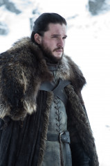 Kit Harington - Game Of Thrones (2019) 8x01 'Winterfell' фото №1272556