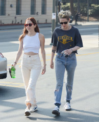 Kristen Stewart and New Girlfriend Sara Dinkin in Los Feliz фото №1127450