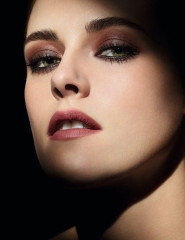 Kristen Stewart – Noir et Blanc de Chanel Summer 2019 Campaign фото №1196299