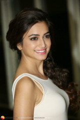 Kriti Kharbanda фото