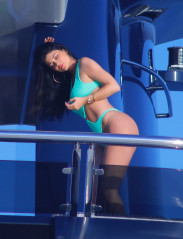Kylie Jenner In Portofino 08/15/19  фото №1217334