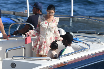 Kylie Jenner In Portofino 08/14/19 фото №1217339