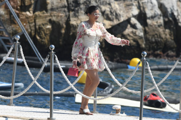 Kylie Jenner In Portofino 08/14/19 фото №1217337