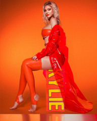 Kylie Jenner for Kylie Cosmetics: Summer 2018 Collection фото №1084801