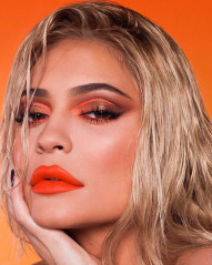 Kylie Jenner for Kylie Cosmetics: Summer 2018 Collection фото №1084802