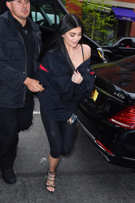 Kylie Jenner – Leaving The Mercer Hotel in Manhattan фото №961455