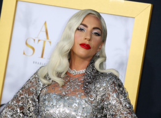 Lady Gaga – “A Star Is Born” Premiere in Los Angeles фото №1104335