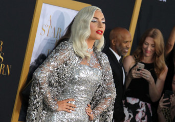 Lady Gaga – “A Star Is Born” Premiere in Los Angeles фото №1104332