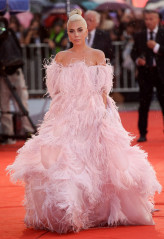Lady Gaga – “A Star is Born” Red Carpet at Venice Film Festival фото №1097713