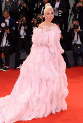 Lady Gaga – “A Star is Born” Red Carpet at Venice Film Festival фото №1097706