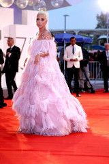 Lady Gaga – “A Star is Born” Red Carpet at Venice Film Festival фото №1097710