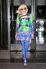 Lady Gaga in a Multicolored Dress – NYC 01/29/2018 фото №1036516
