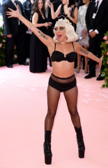 Lady Gaga Met Gala in New York фото №1169865