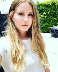 Lana Del Rey - Instagram 06/04/2020 фото №1261880