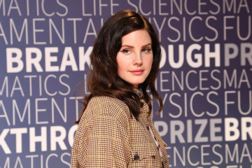 Lana Del Rey - 7th Annual 2019 Breakthrough Prize Ceremony 11/04/2018 фото №1114325