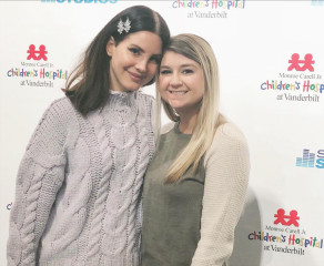 Lana Del Rey - Monroe Carell Jr. Children's Hospital in Nashville 02/06/2018 фото №1180417