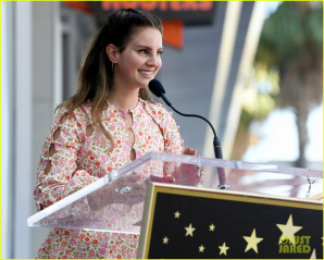 Lana Del Rey - Hollywood Walk of Fame Ceremony Honoring G.del Toro 08/06/2019 фото №1207902