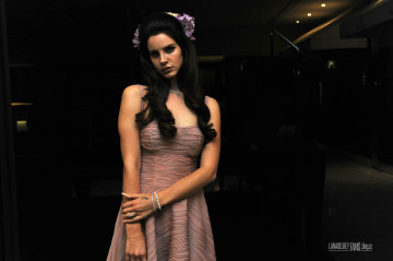 Lana Del Rey - Mick Tsikas Photoshoot in Sydney (2012) фото №1305742