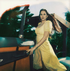 Lana Del Rey by Neil Krug for Blue Banisters (2021) фото №1309158