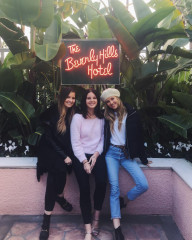 Lana Del Rey - Beverly Hills 12/31/2018 фото №1132565