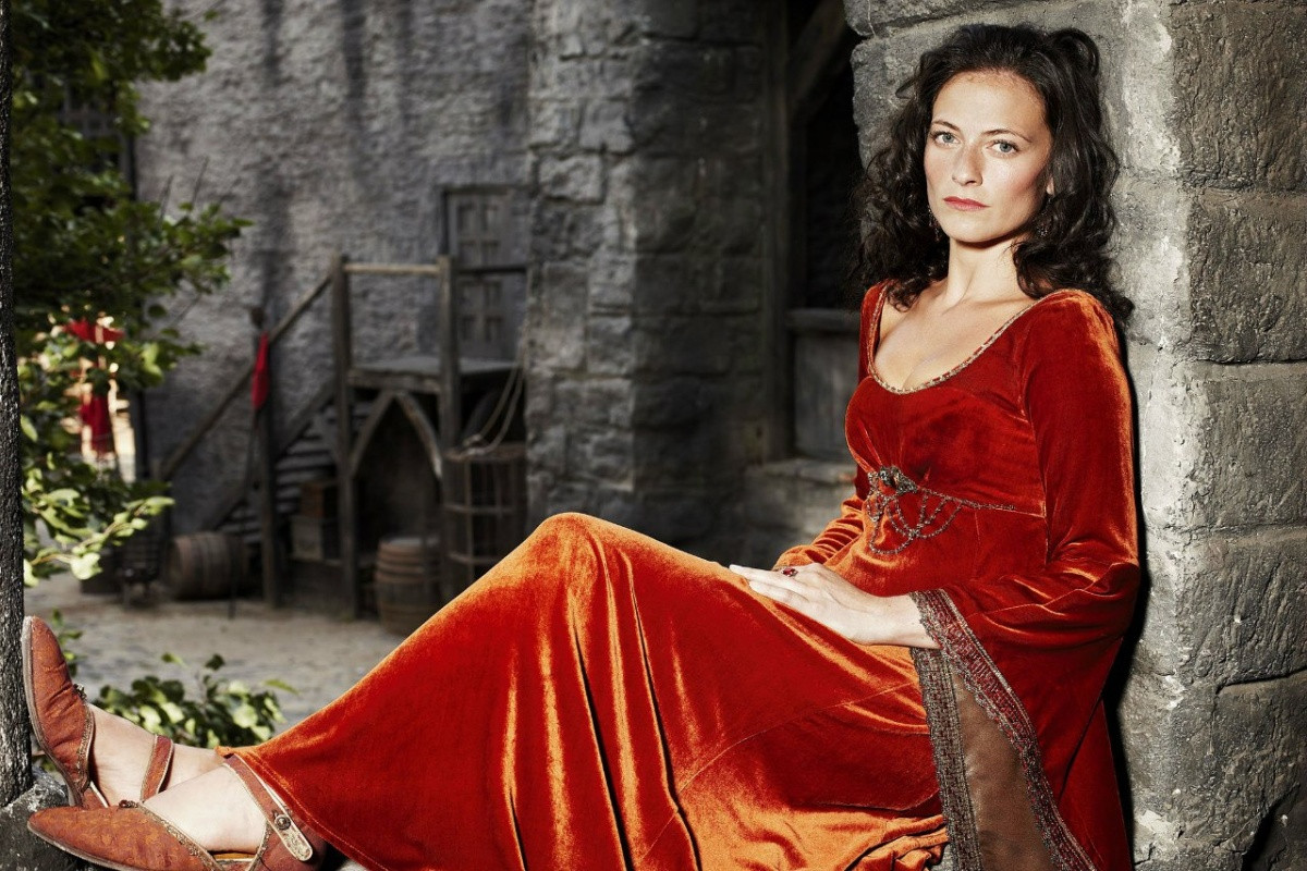 Лара Пюльве (Lara Pulver)