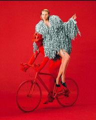 Lara Stone ~ T China: The New York Times Style Magazine by Julian Song фото №1408109